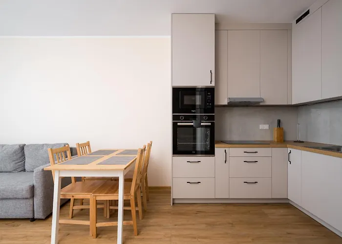 Bemowo Pleasant By Bookinghost